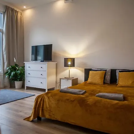 Luxury Grotemarkt By Rikas Apartamento Antuérpia